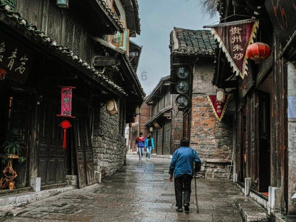 中国五冶集团：数研产业一号园项目钢结构连廊提升完成